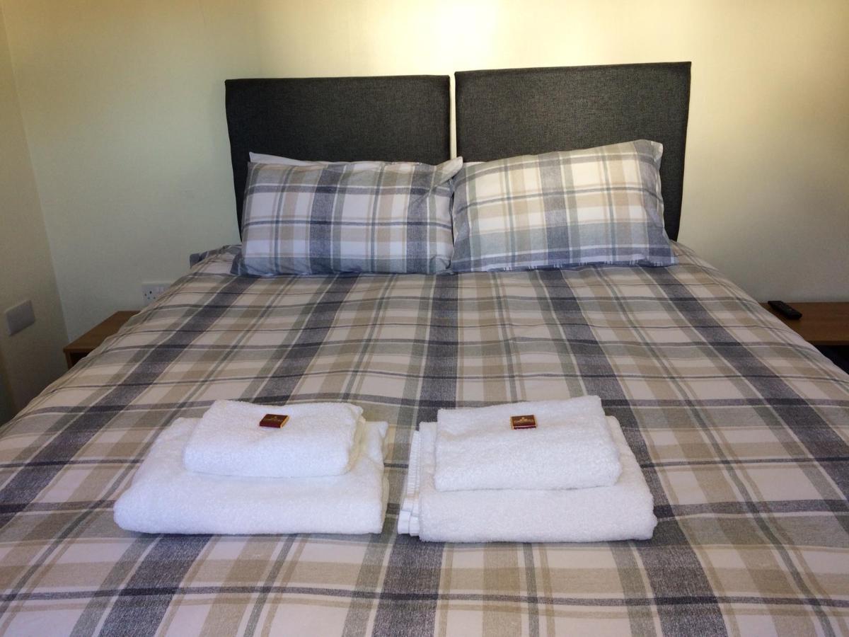 Corran Bunkhouse Hotel Eksteriør billede A bed with towels