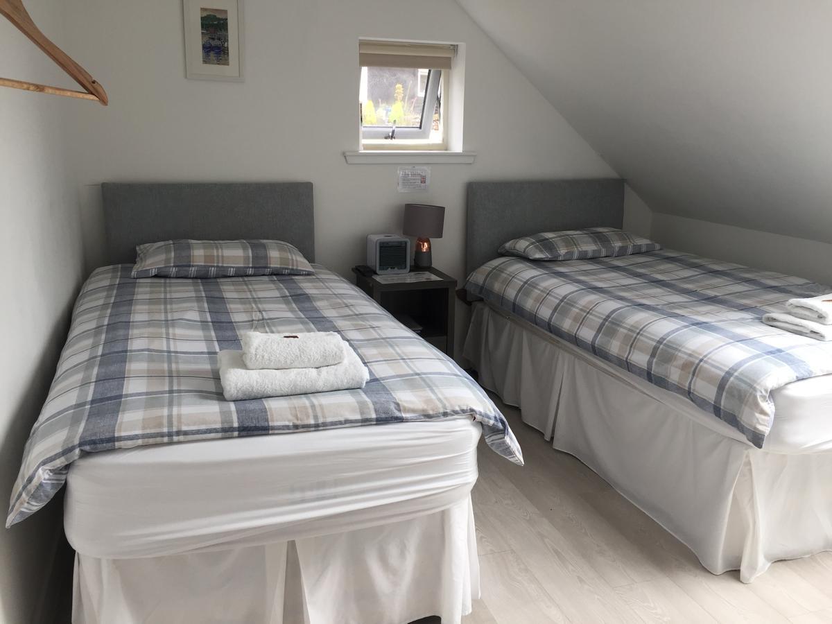 Corran Bunkhouse Hotel Eksteriør billede A room at the hostel